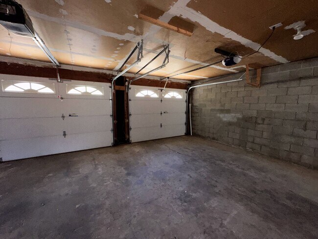 Building Photo - 45221 Big Oak Ln