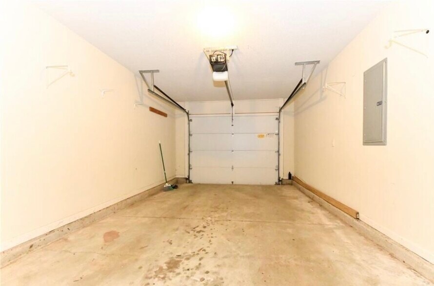 Building Photo - 3630 Sunset Hollow Dr