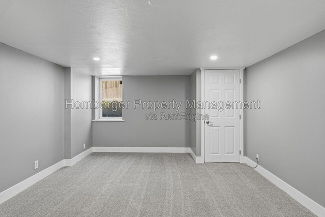 Building Photo - 1210 S Maple St