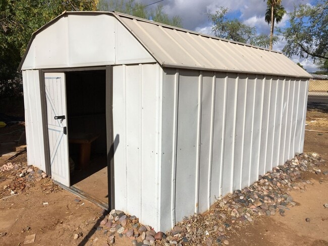 Building Photo - Location, Location!  Nice home located nea...
