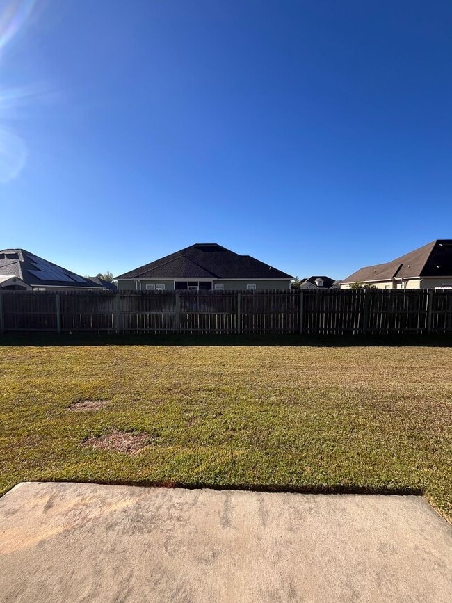 Building Photo - 4062 McKenzie Ln