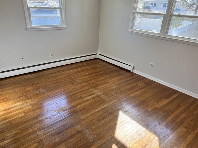 Building Photo - 2404 Mccawber Dr