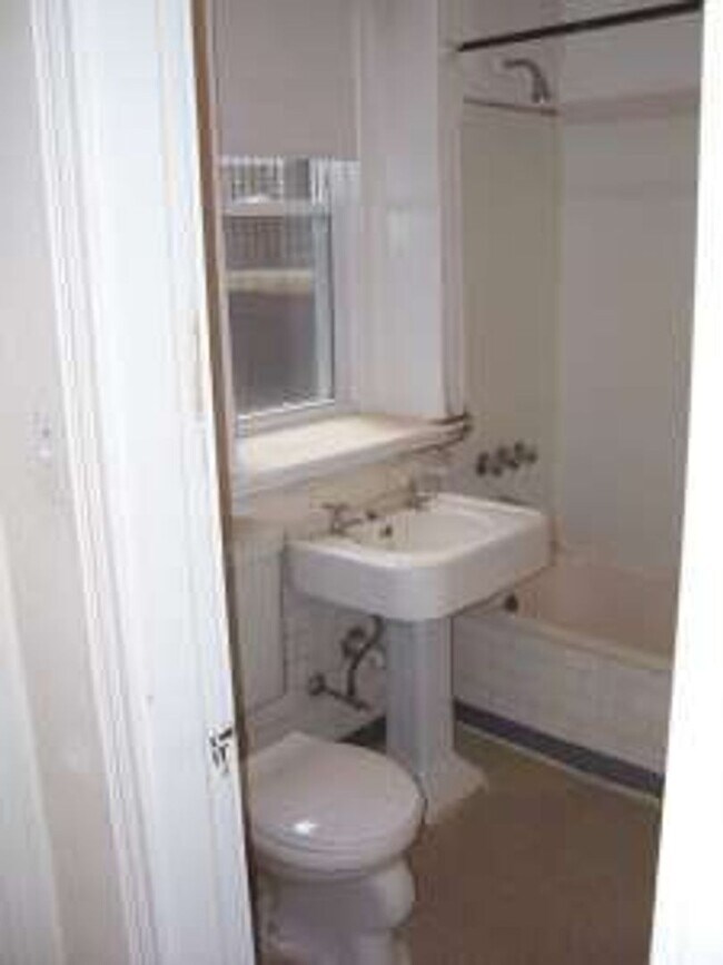 Building Photo - Packards Corner Moder renovates Sunny front facing Studio  Hth HW inc Now or April Students ok