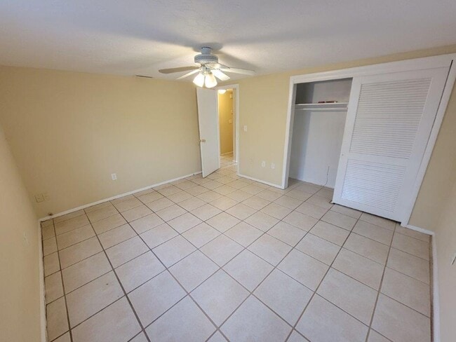 Building Photo - BEAUTIFUL 2/1/1 864Sq. Ft. with tile/wood ...