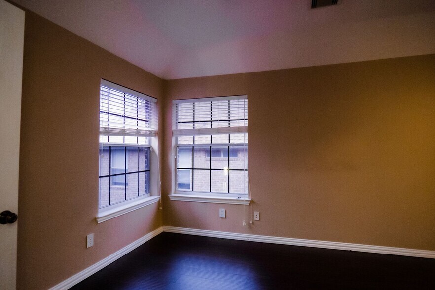 Building Photo - 3404 Wimbledon Dr