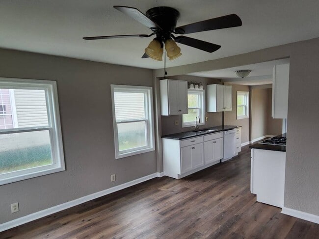 Building Photo - Maryville 37804 -3 bedroom, 2 bath - call Tom Parry 865-607-3649