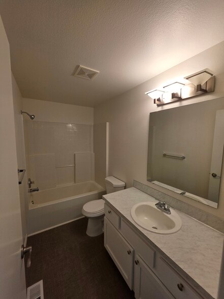 Upstairs bathroom - 10515 140th Avenue Ct E