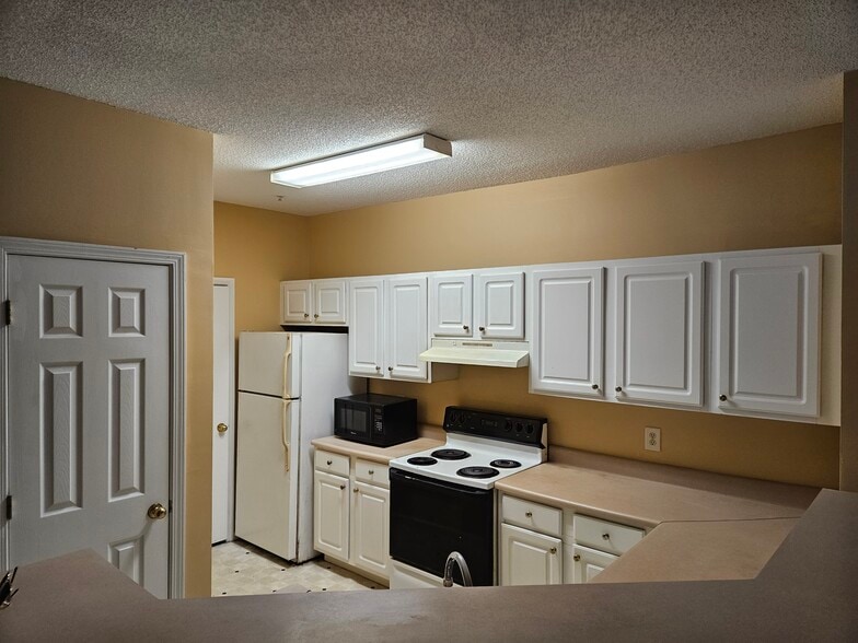 Building Photo - 1202 Walden Park Dr