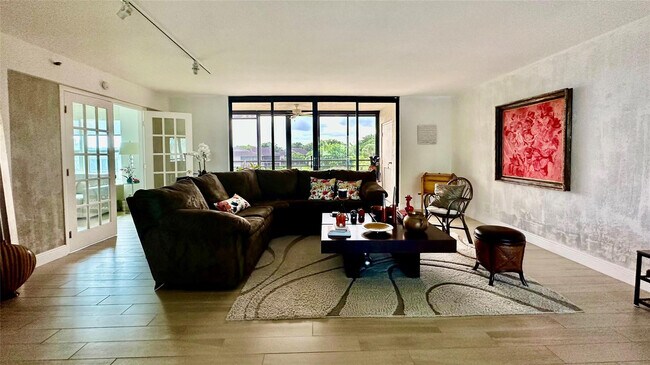 Building Photo - 7582 Regency Lake Dr