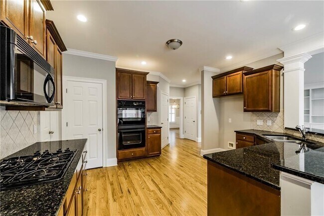 Building Photo - 775 Cooper Farm Way