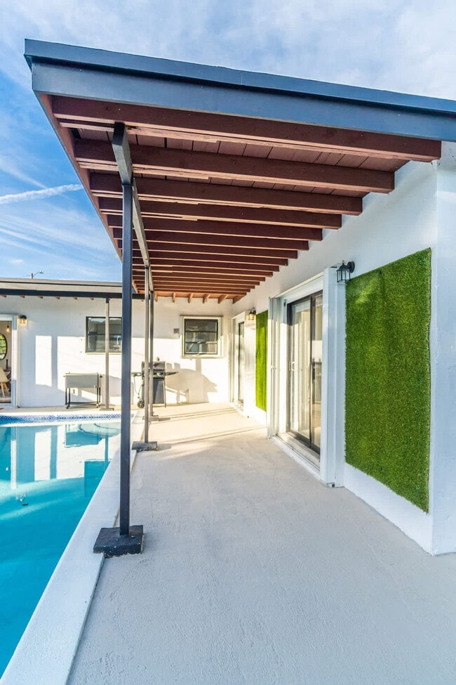 Building Photo - 6540 Park St