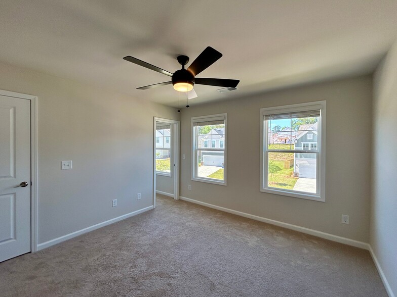 Building Photo - 6154 General Dr