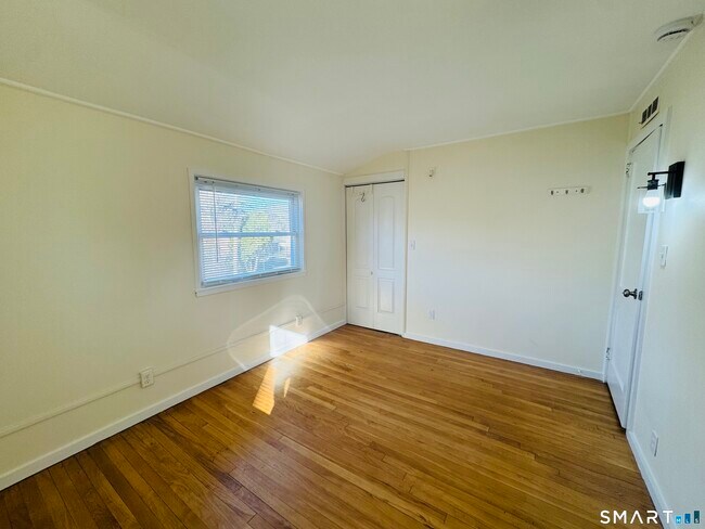 Building Photo - 11 Trefoil Ct