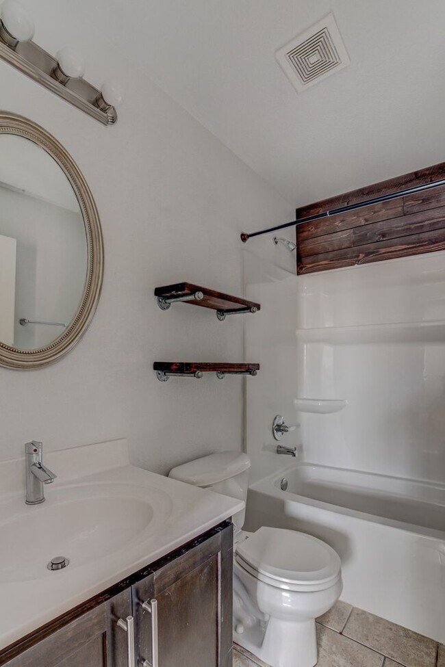 Building Photo - 3 Bed | 2 Bath in Owasso!