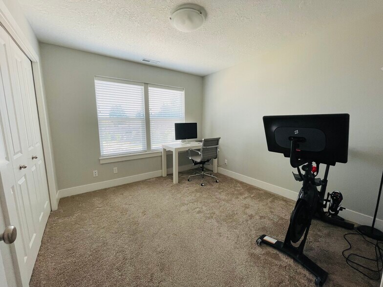 Building Photo - 5675 Boundary Dr S