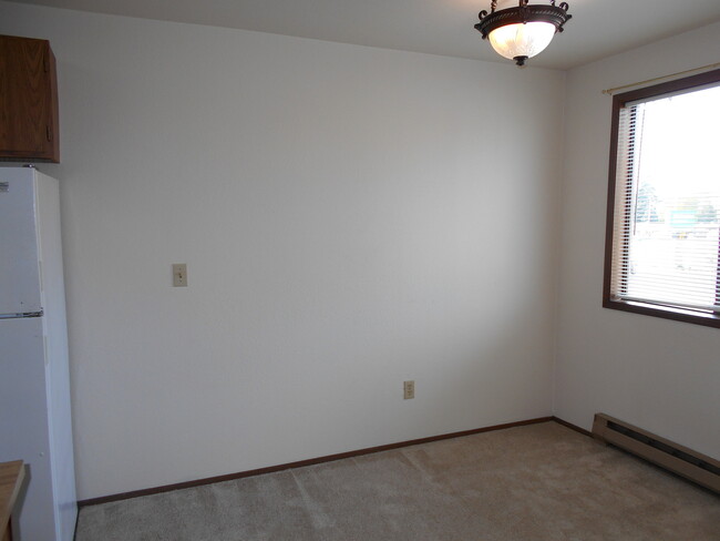 Building Photo - Pre-Leasing! Check out this 2 bedroom, 1 b...