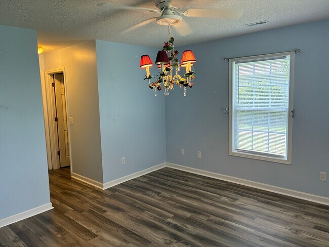 Building Photo - 3 Bedroom 2 Bath Home in Carolina Shores