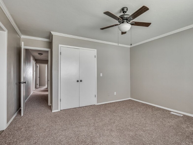 Building Photo - 715 S Pleasant View Dr