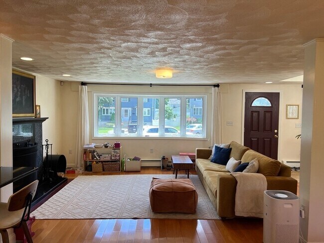 Building Photo - 11 Garrison Rd