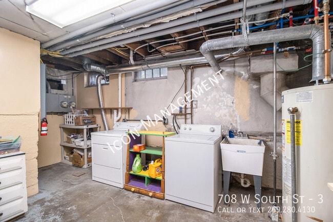 Building Photo - 708 W South St