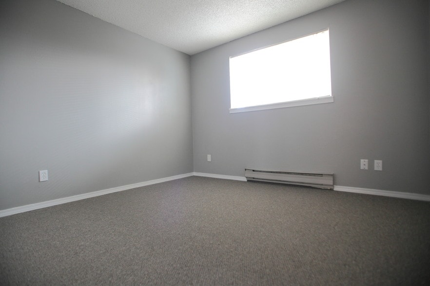 bedroom 1 - 4923 SE 71st Ave