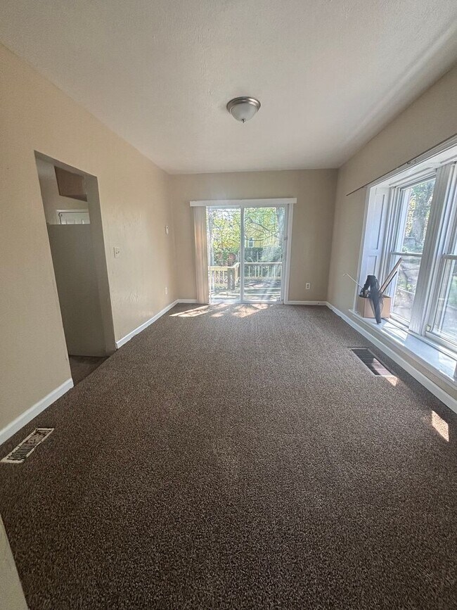 Building Photo - 4bd Single Cash Pay/Section 8
