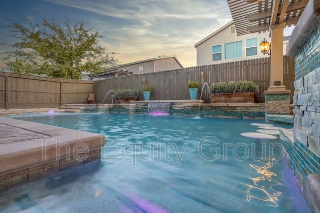 Building Photo - 145 E Taylor Ave