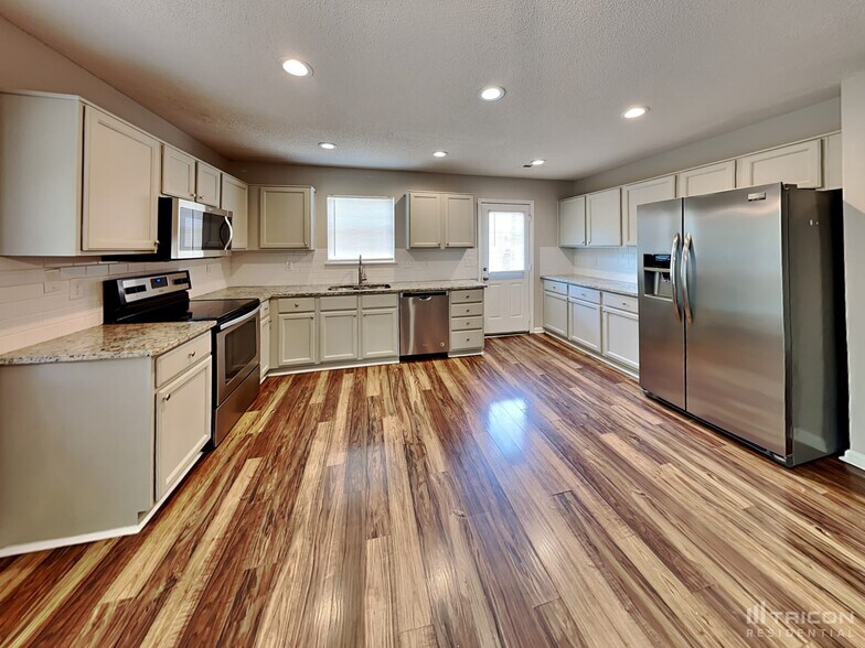 Building Photo - 102 Coventry Dr