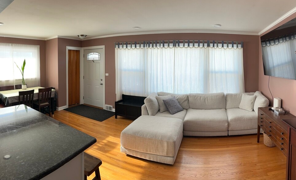 Building Photo - 9023 Central Ave