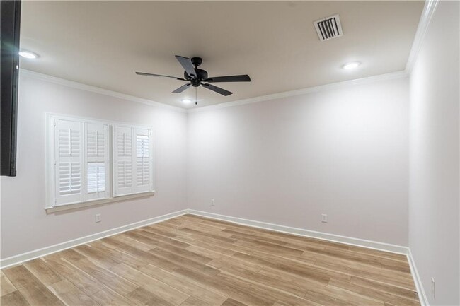 Building Photo - 656 Falls Church Rd