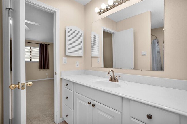 Building Photo - 938 Memorial Village Dr