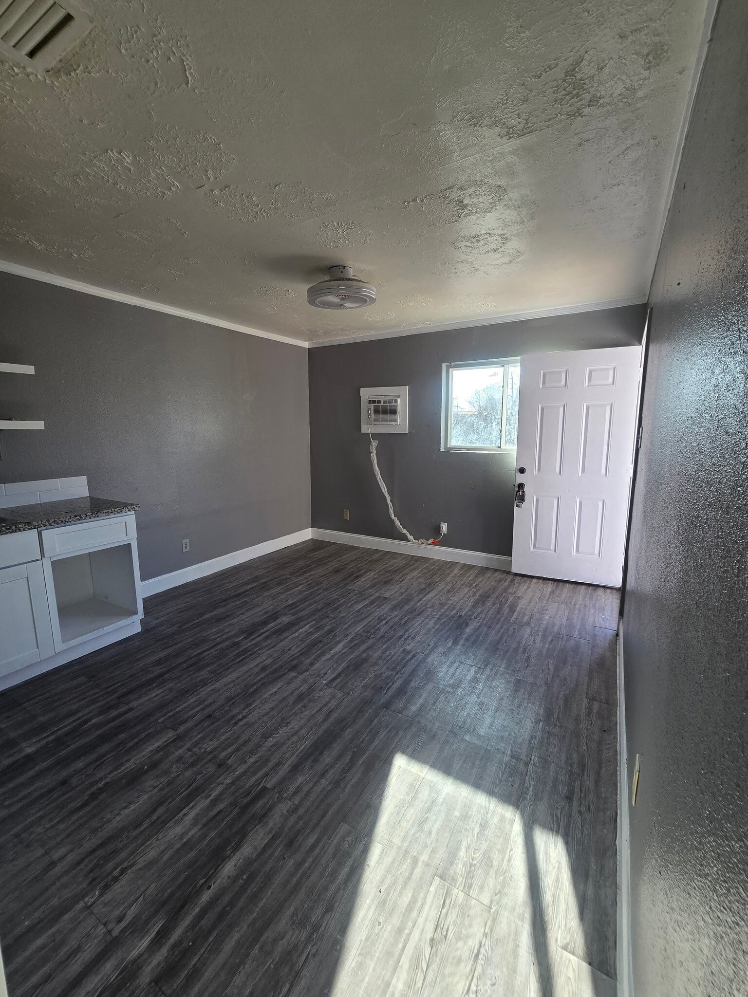 Building Photo - 4820 Oak Ave