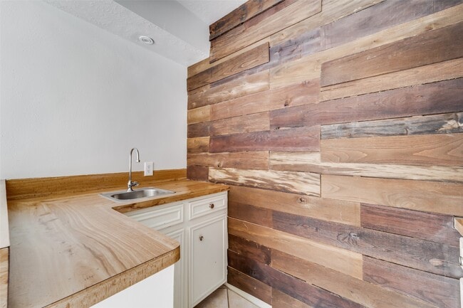 Building Photo - 15114 Forest Lodge Dr