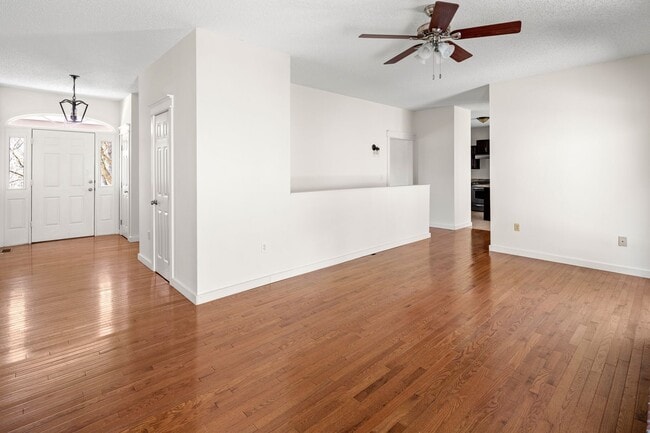 Building Photo - Spacious Home in South Asheville