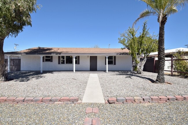 Building Photo - 4233 E Lester St