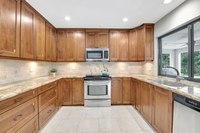 Building Photo - 2244 NW 39th Dr