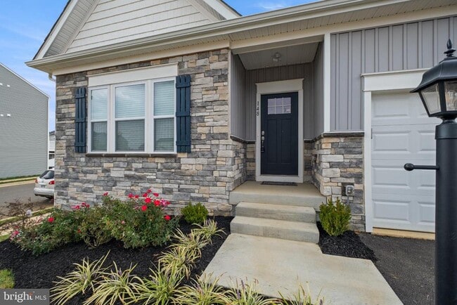 Building Photo - 148 Huntwell W Ave