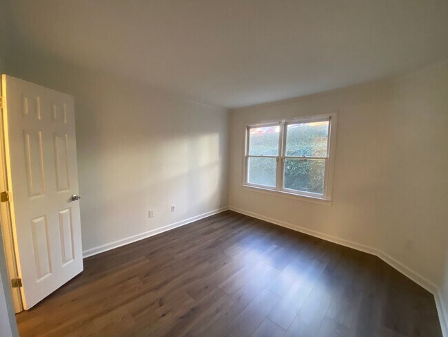 Building Photo - Broad River Township