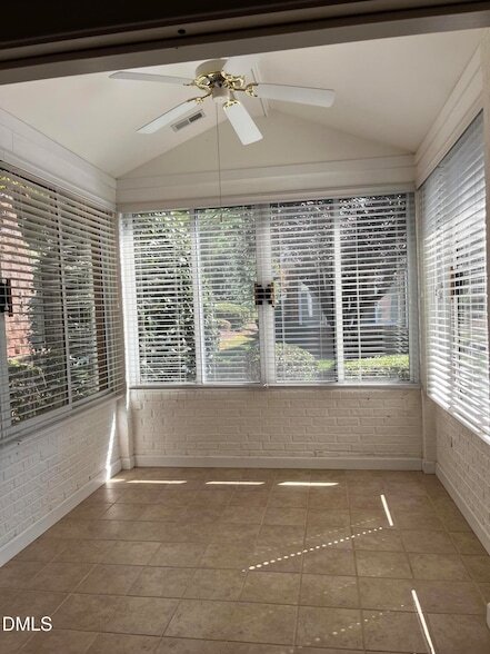 Building Photo - 1021 Thistle Briar Pl