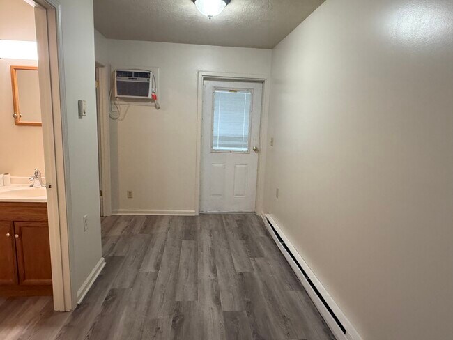 Building Photo - 201 W Main St