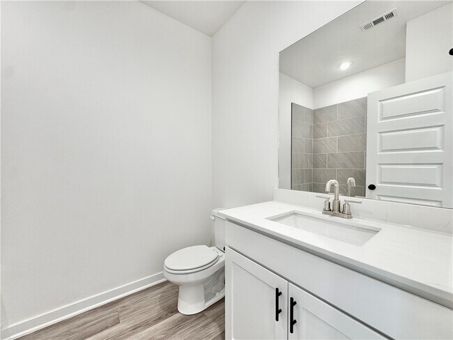 Building Photo - 569 W Canada Dr