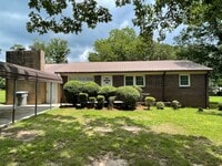 Building Photo - 3 BED, 1 BATH BRICK HOME IN RANDLEMAN!