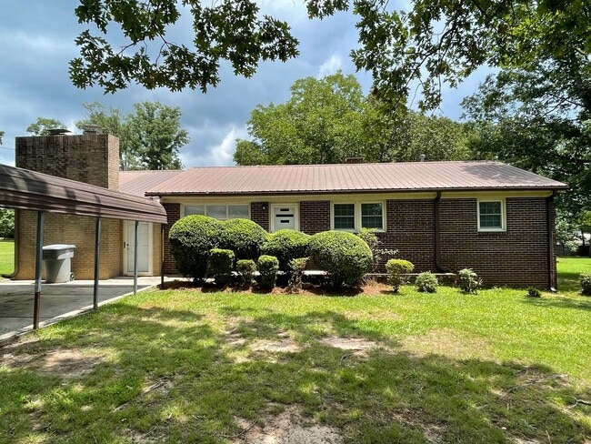 Primary Photo - 3 BED, 1 BATH BRICK HOME IN RANDLEMAN!