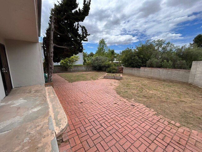 Building Photo - 5074 La Dorna St