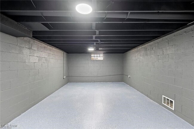 Building Photo - 3024 Warrensville Center Rd