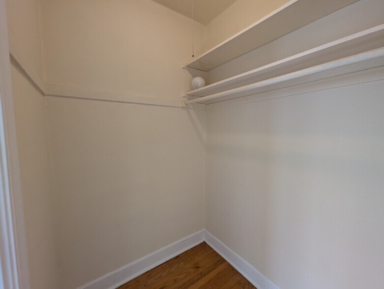 Building Photo - 556 W Arlington Pl