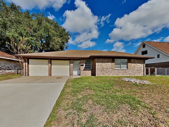 Primary Photo - 722 E Brown Ln