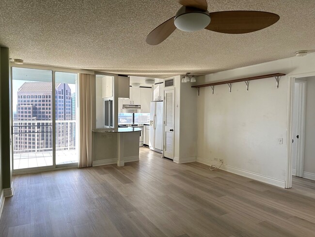 Building Photo - Pet Friendly Honolulu Park Place 2BR/2BA/2...