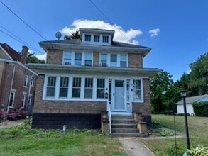 Building Photo - Close To Downtown