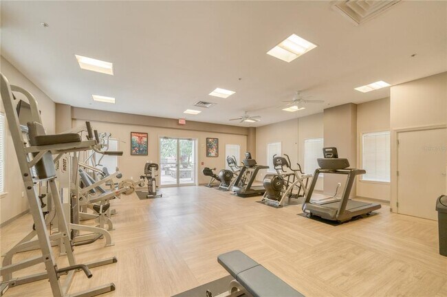 Building Photo - 2305 Edgewater Dr